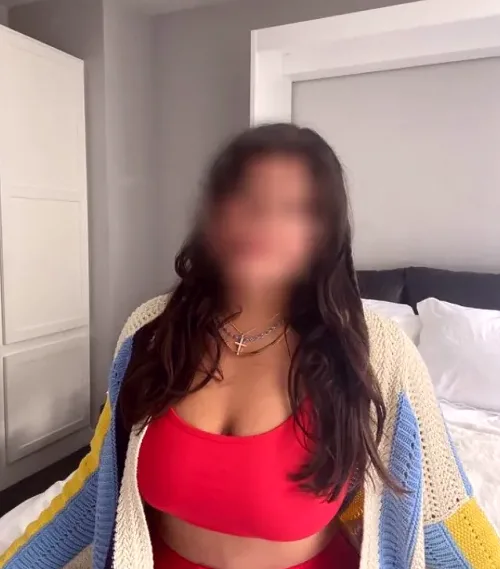 Claudia, 36
