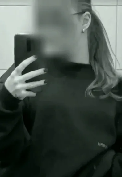 Isabella, 19