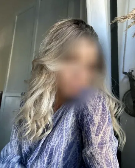Isabella, 20