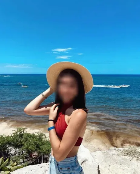 Sandra, 22